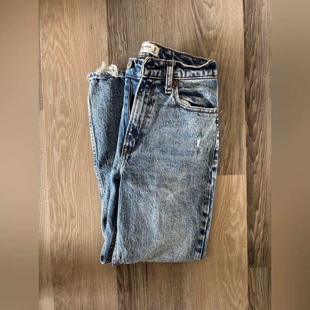 Abercrombie Mom Ankle Length Jeans
